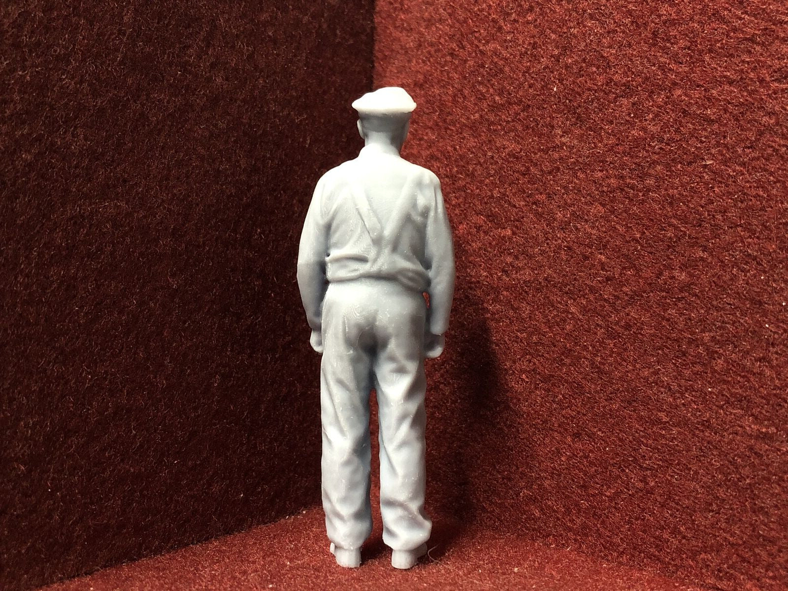 Unpainted 3D-scanned G-scale 1:22 driver figure with peaked cap for GN15 narrow gauge model railway layouts