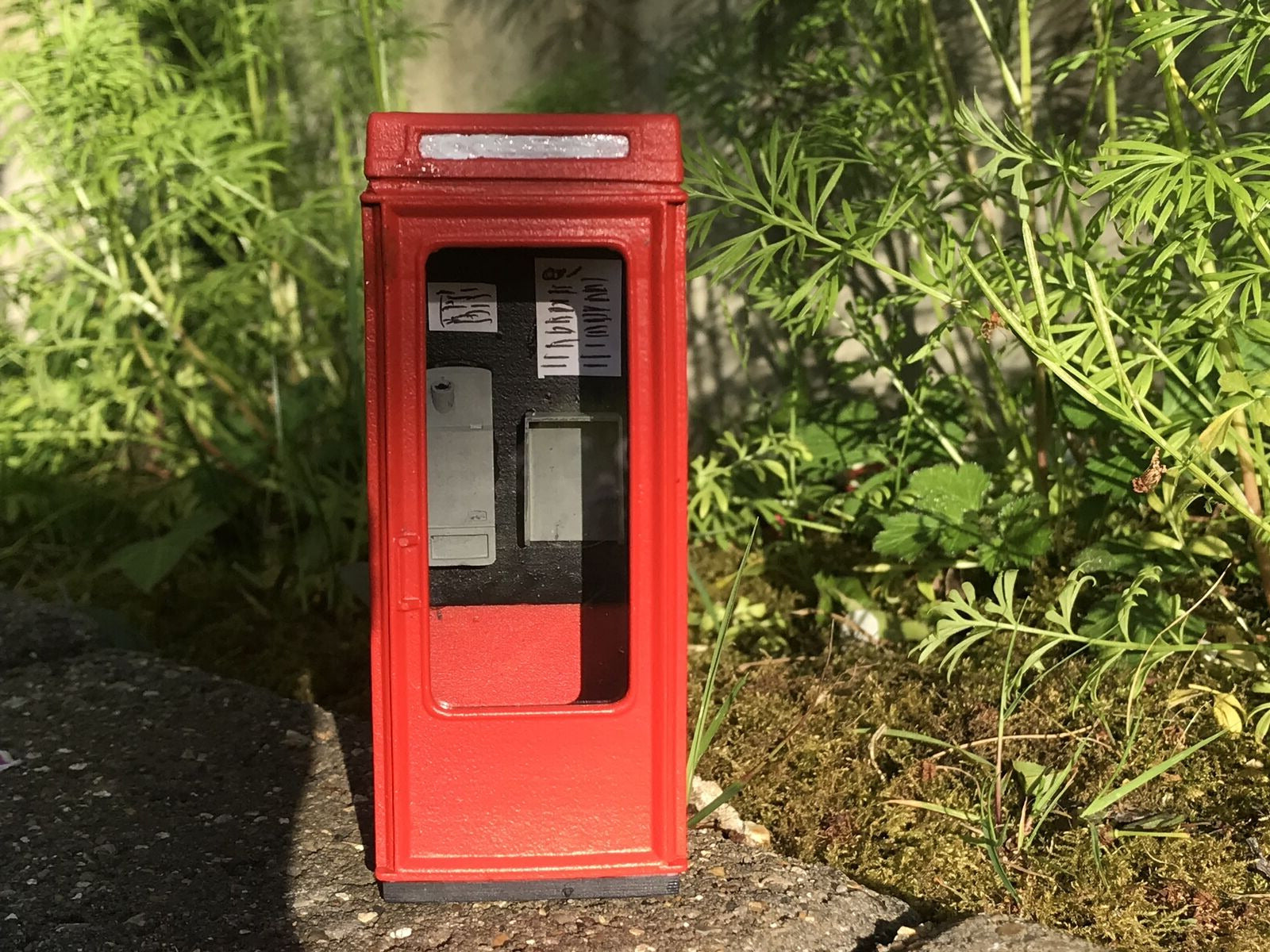G-scale BT K8 red phone box model scenery piece, suitable for GN15 narrow gauge model railway layouts