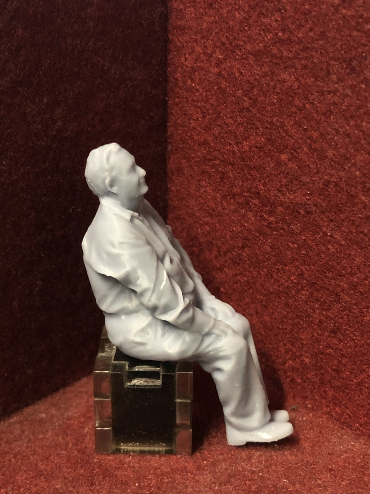 Unpainted G-scale 1:22.5 seated male figure model, 3D scanned from a real person, suitable for GN15 and narrow gauge layouts