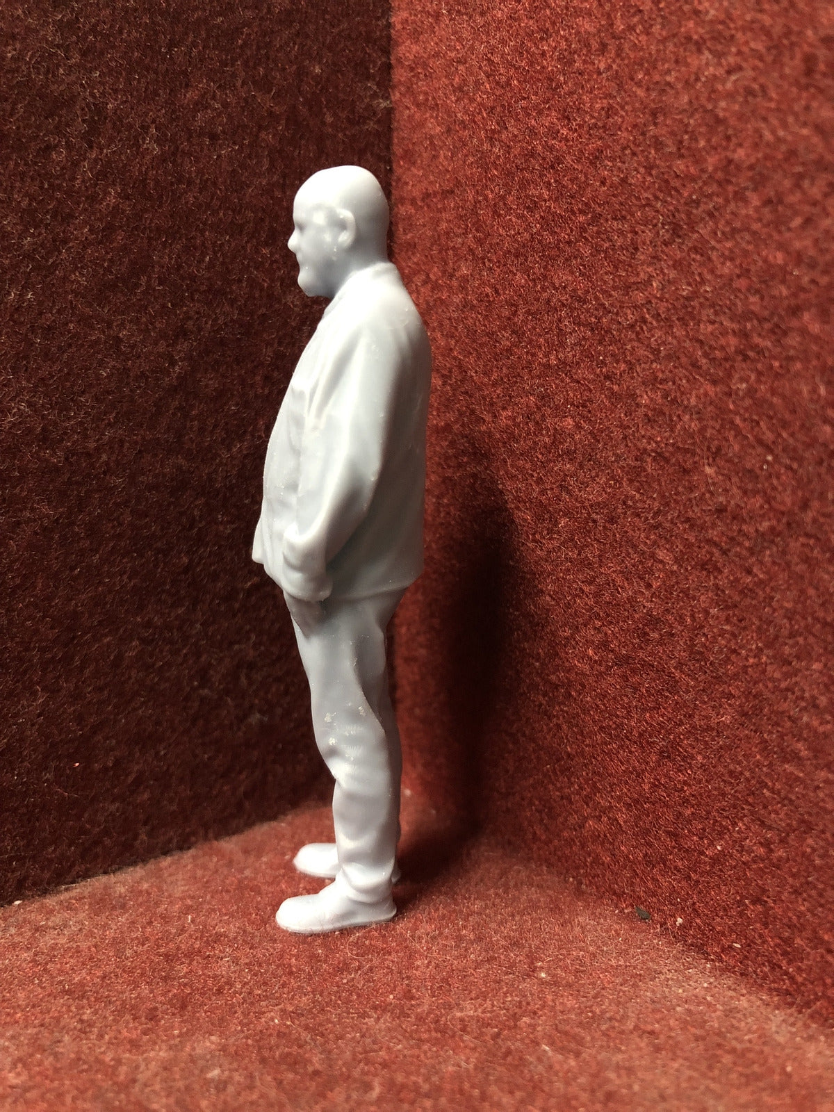 Unpainted G-scale 1:22 driver figure for model railways, 3D scanned from a real person, wearing a work coat, GN15 compatible