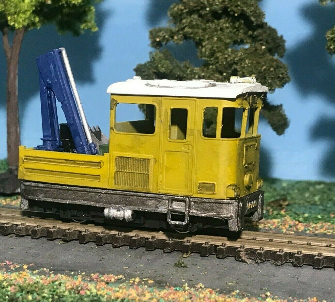 OO9 narrow gauge resin maintenance and inspection car body kit shown fitted to an older KATO 103 chassis with detailed rear load