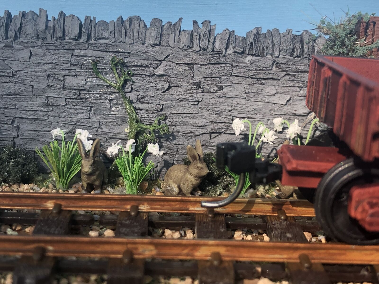 Gn15 narrow gauge bogie plate wagon kit with detailed flat wagon body, bogie wheelsets and NEM coupling pockets