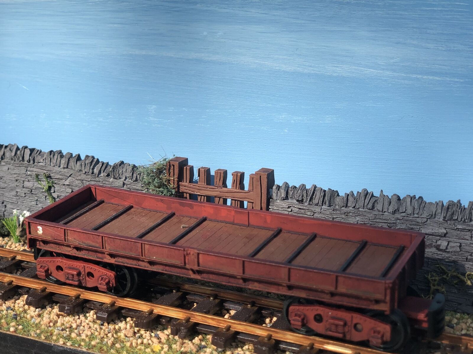 Gn15 narrow gauge bogie plate wagon kit with detailed flat deck, bogie wheelsets and NEM coupling pockets