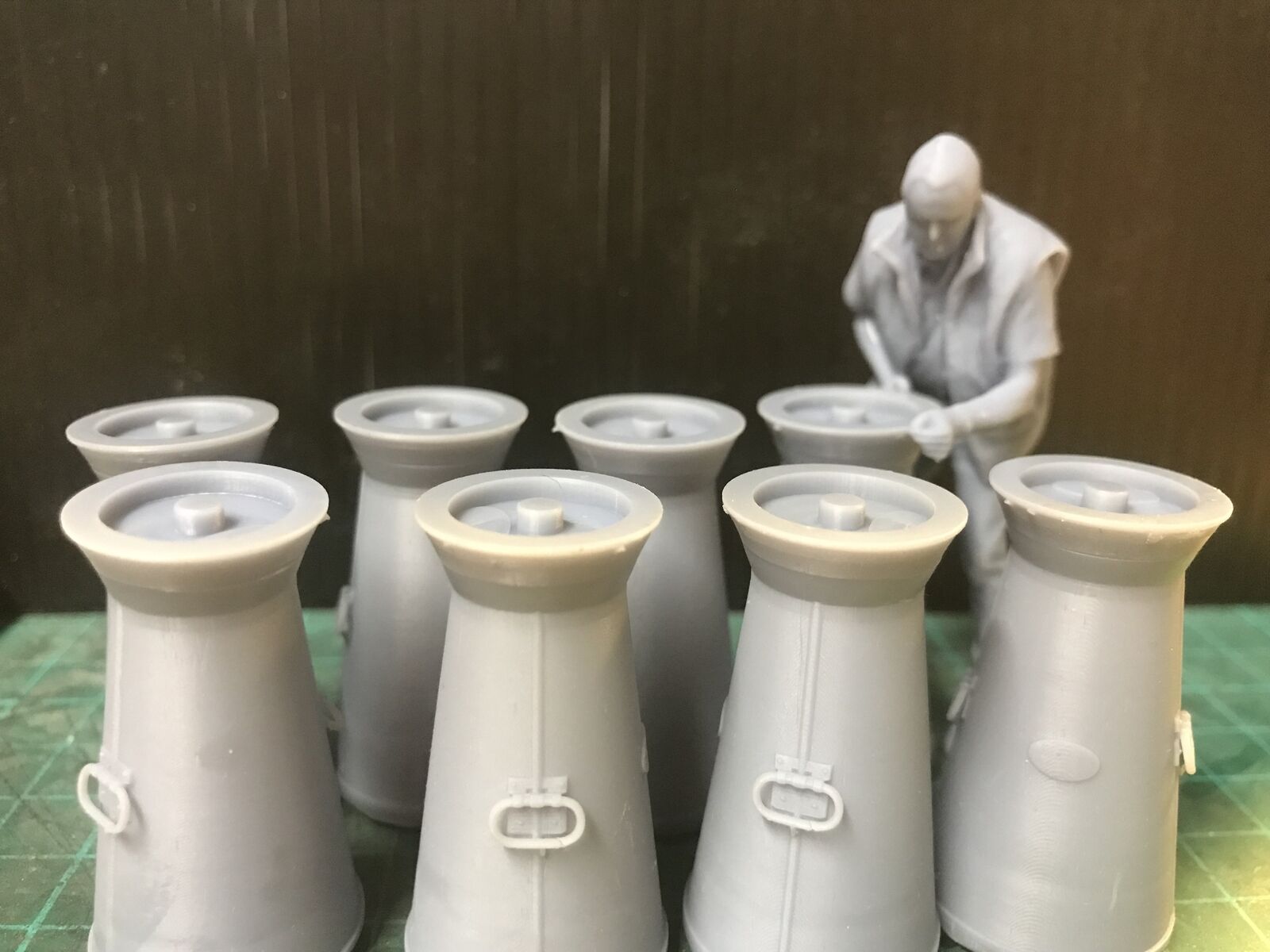 G-scale and GN15 1:22 model railway 17-gallon milk churns set for wagon loads, platforms and layout scenery