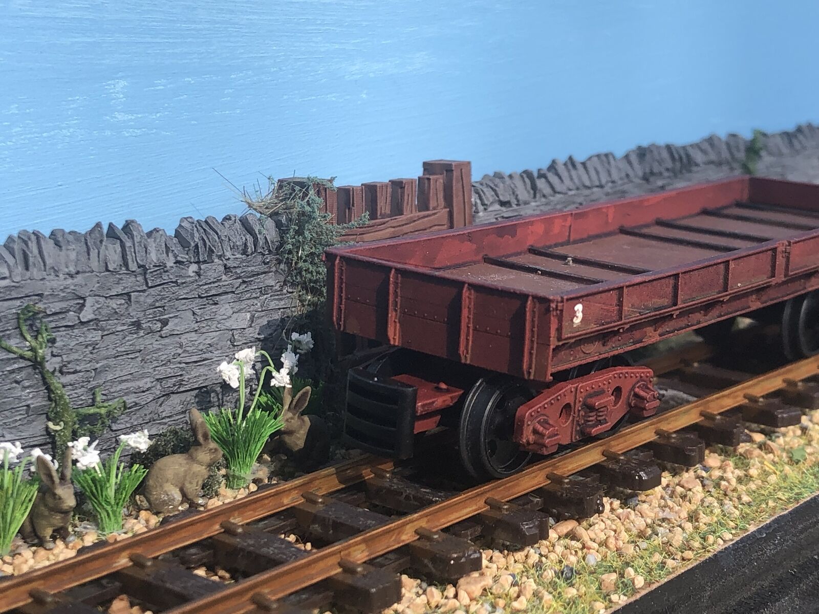 Gn15 narrow gauge bogie plate wagon kit with detailed flat deck, bogie wheelsets and NEM coupling pockets