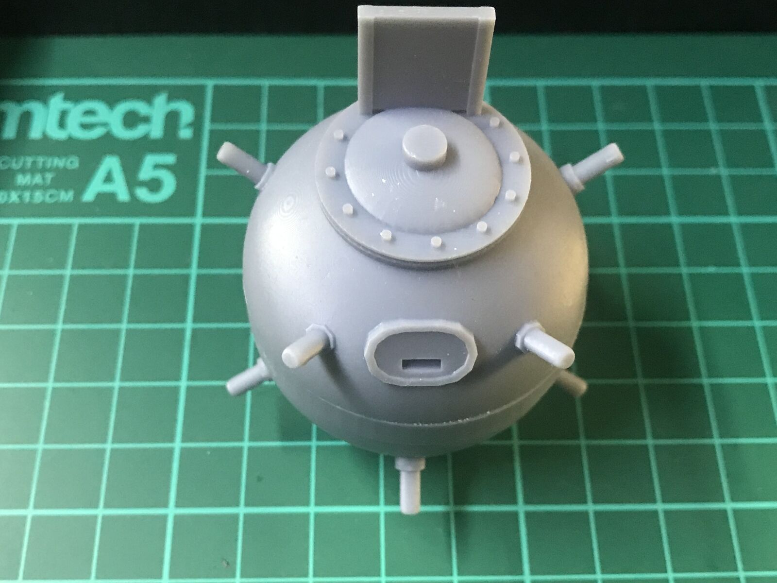 Unpainted G-scale seaside mine and seafront telescope resin kit for GN15 narrow gauge model railway layouts