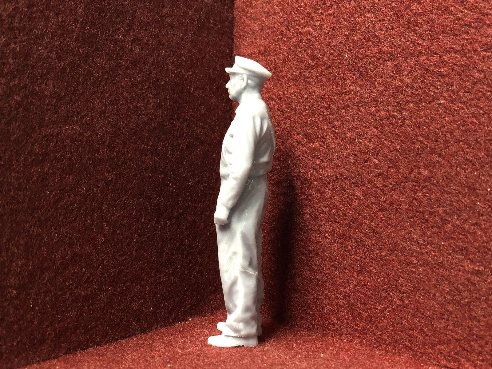Unpainted 3D-scanned G scale (1:22) driver figure with peaked cap for GN15 narrow gauge model railway layouts