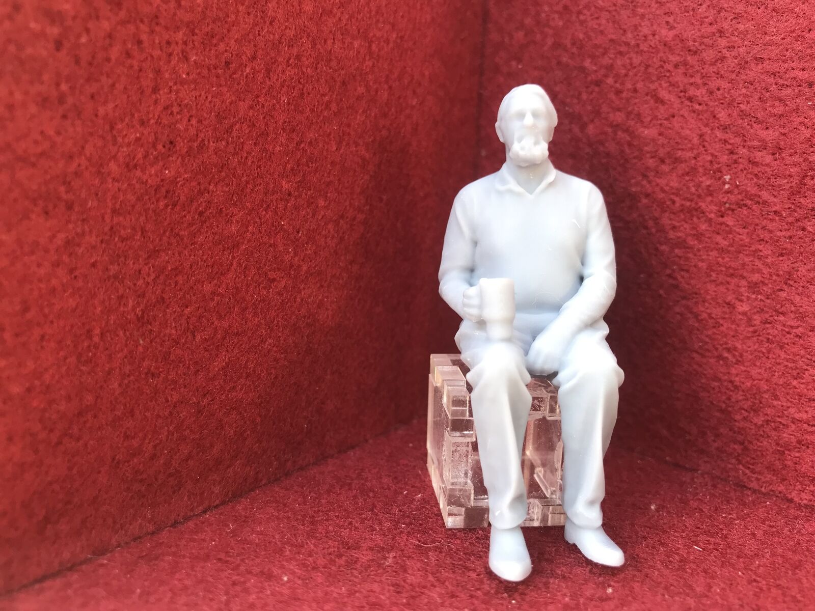 G-scale 1:22.5 seated driver figure for model railways, also suitable for GN15 narrow gauge layouts