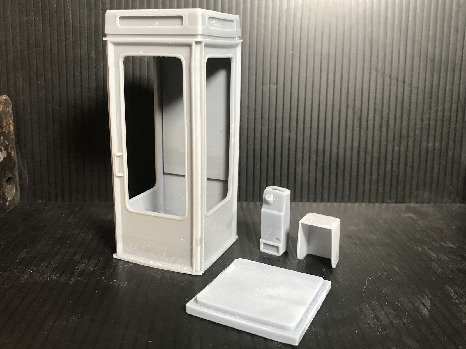 G-scale BT K8 red phone box model scenery piece, ideal for GN15 narrow gauge model railway layouts