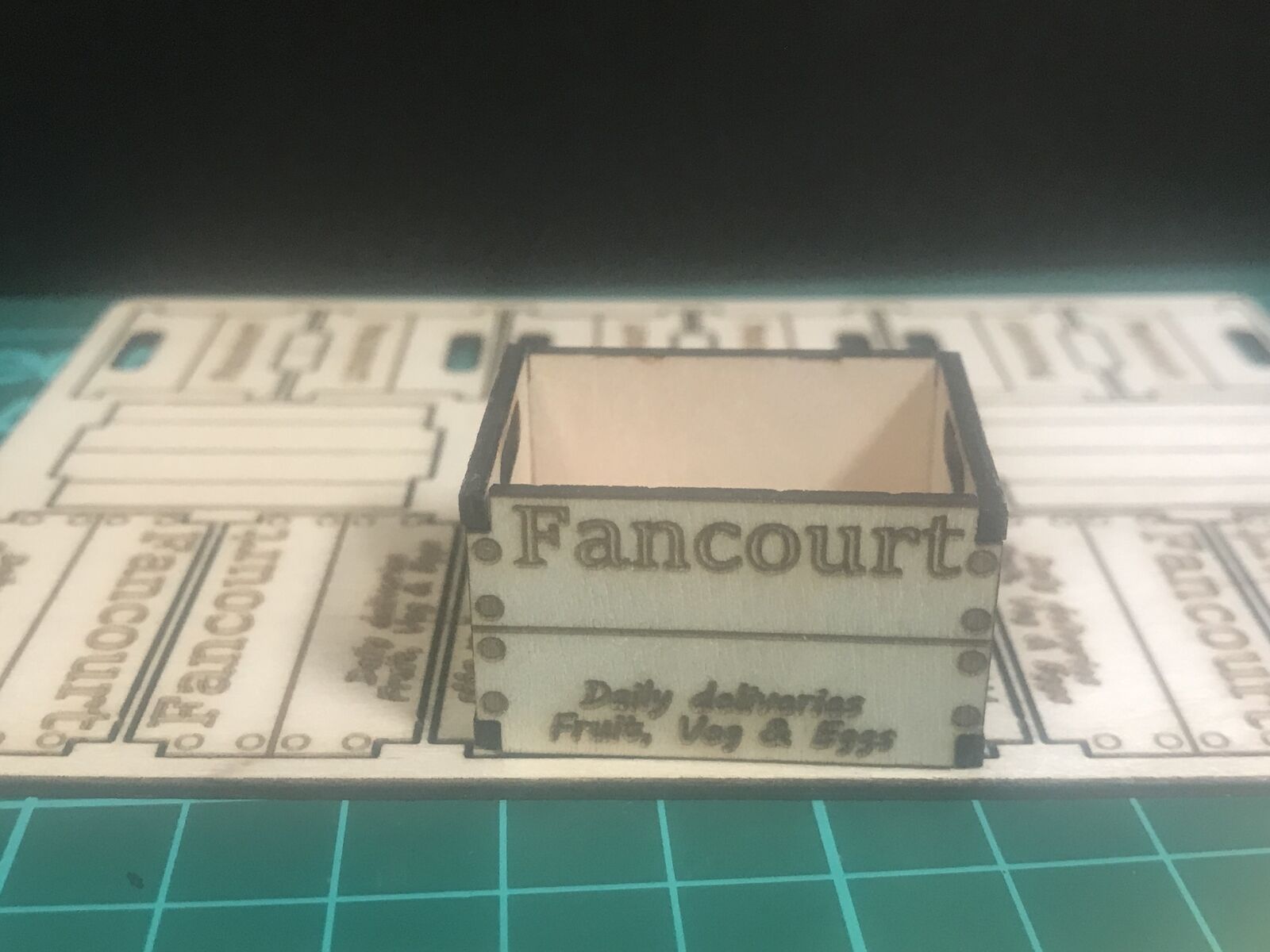 G scale and GN15 model railway kit with 12 laser-cut wooden crates in four different designs, supplied flat-packed for assembly