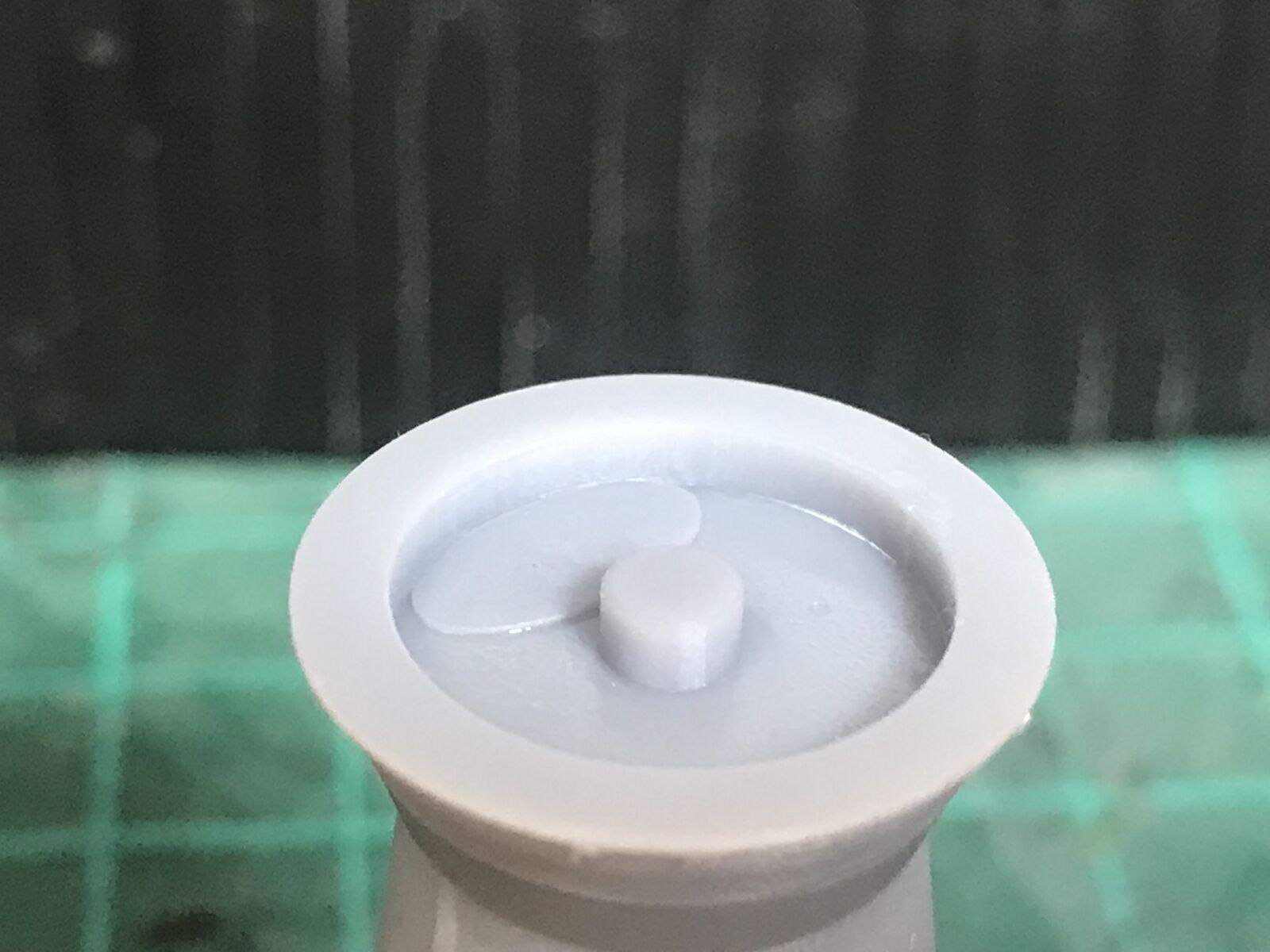 G-scale and GN15 17-gallon milk churn model railway scenery pieces for wagon loads, platforms or yard detailing