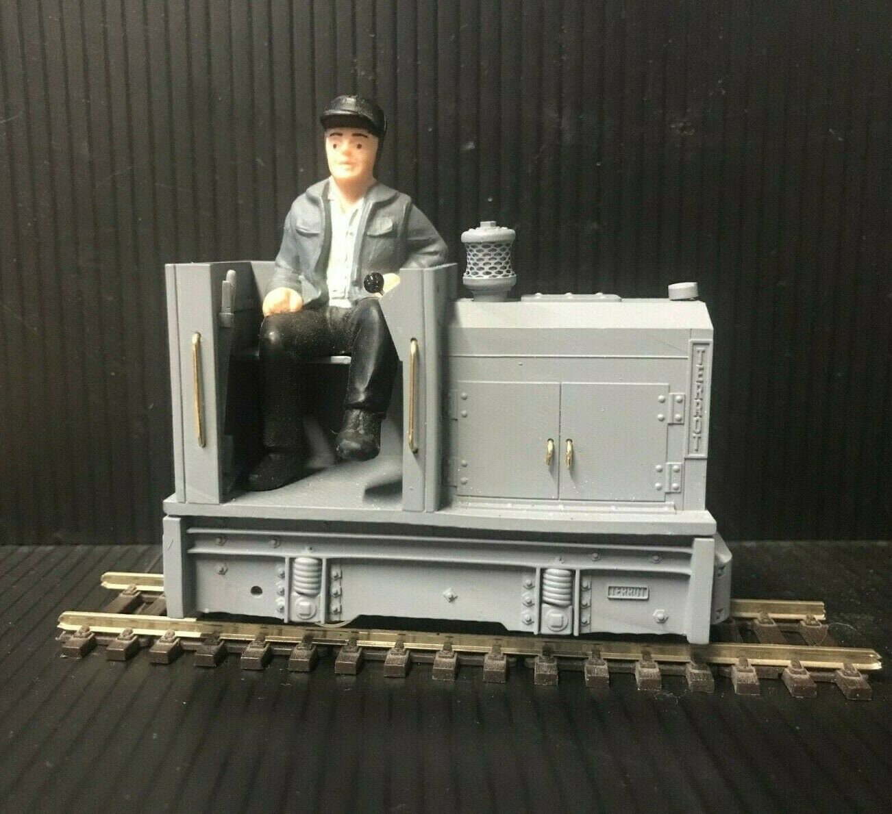 Unpainted GN15 narrow gauge diesel critter locomotive kit for G scale on 00 track, shown on a Tenshodo spud motor chassis